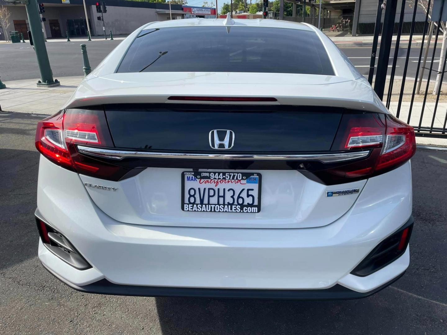 2021 WHITE /White Gold Honda Clarity Plug-In Hybrid (JHMZC5F13MC) with an 1.5L L4 DOHC 16V HYBRID engine, CVT transmission, located at 744 E Miner Ave, Stockton, CA, 95202, (209) 944-5770, 37.956863, -121.282082 - PLUS TAXES AND FEES - Photo#12